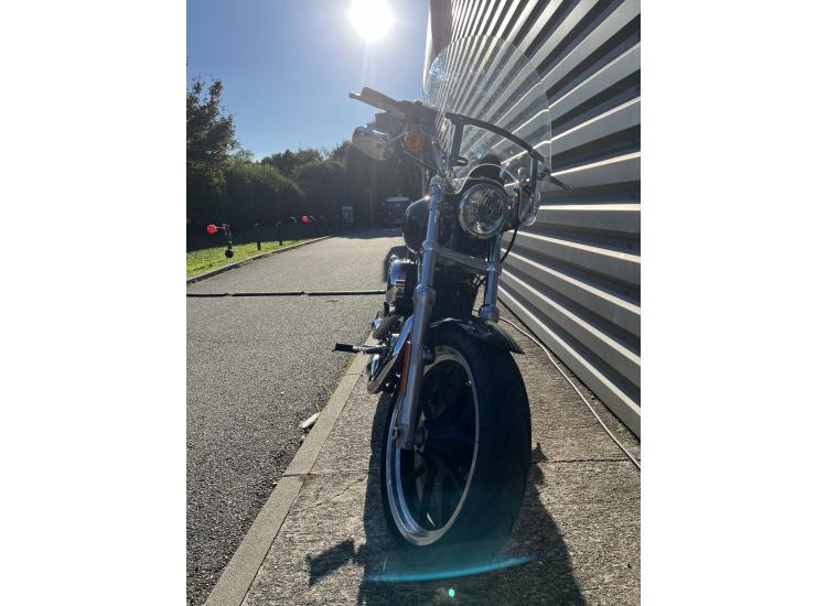 HARLEY-DAVIDSON superlow 883