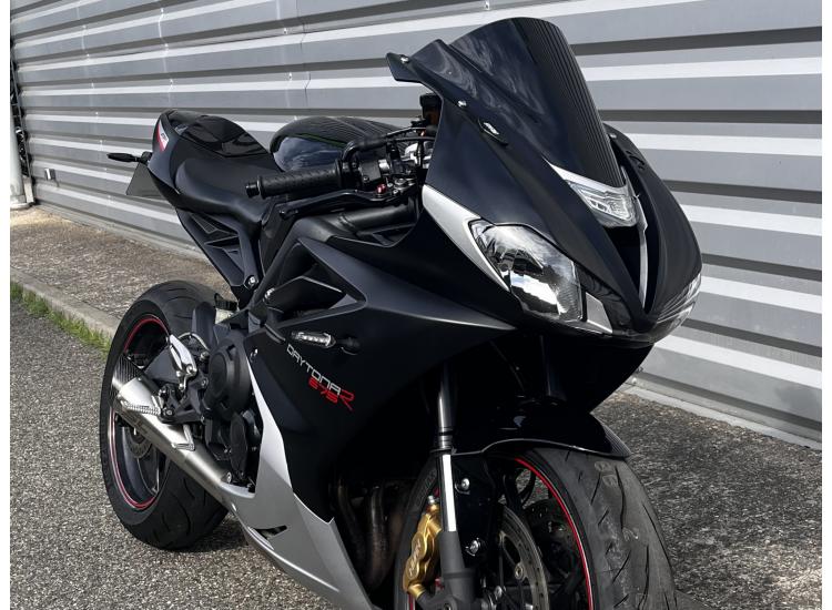 TRIUMPH STREET TRIPLE 675