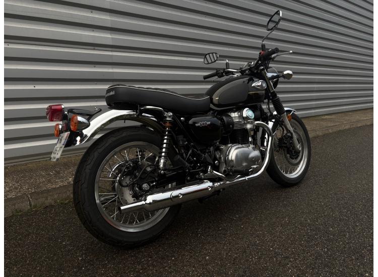 KAWASAKI W800 