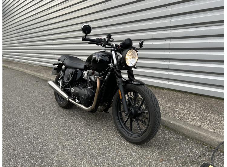 TRIUMPH SPEED TWIN 900